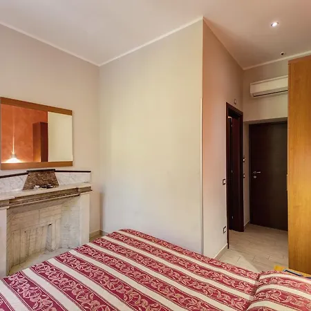 博纳罗蒂套房酒店 4*