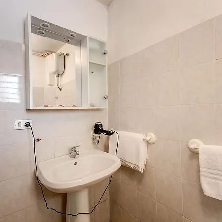 Buonarroti Oda ve Kahvaltı 4*
